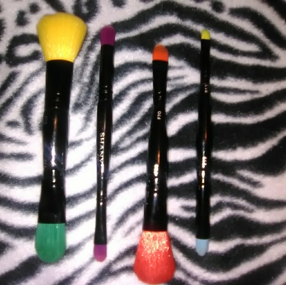 Makeup brushes